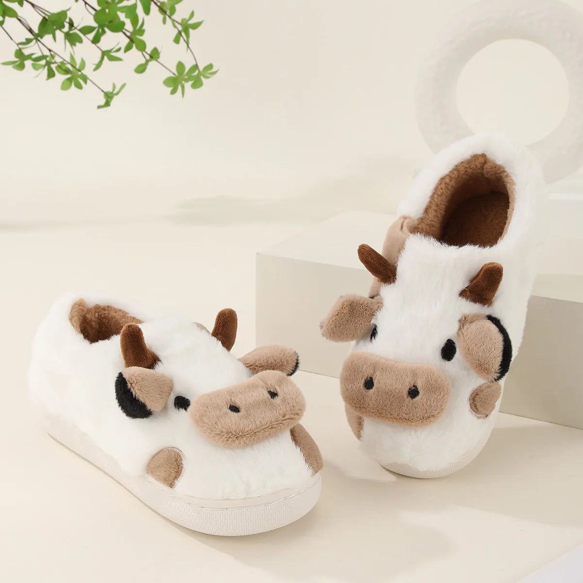 New winter neutral cartoon cow warm plush slippers for couples, indoor anti-slip home slippers for men and women, home cotton shoes